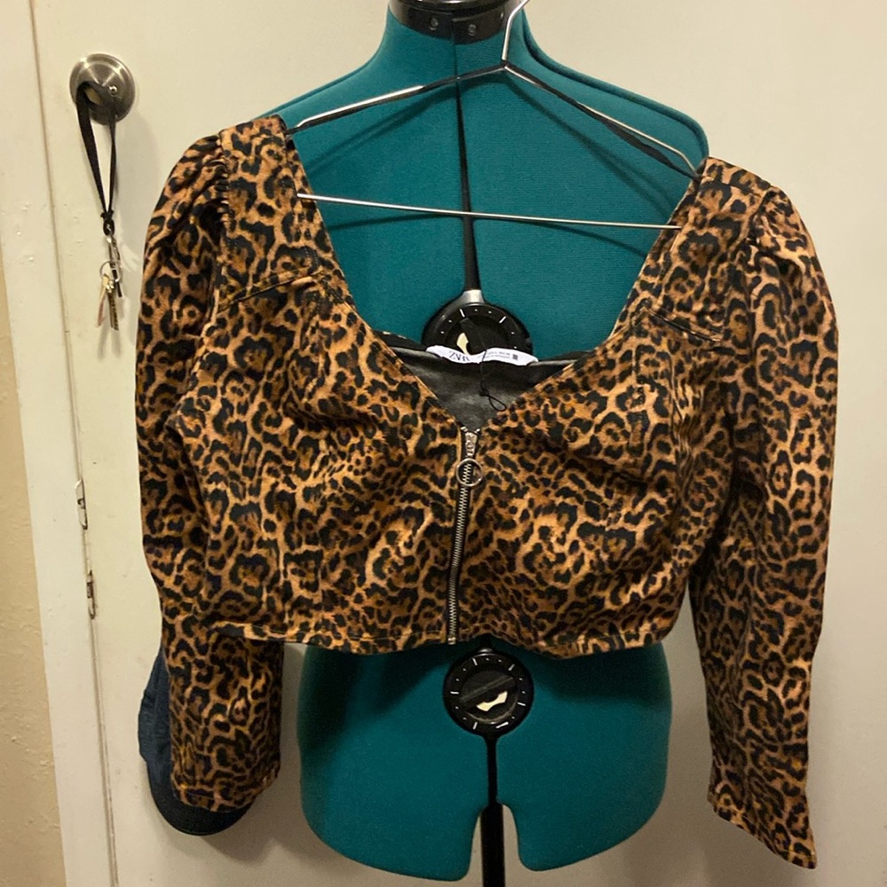 Zara Animal print crop top zip front Large